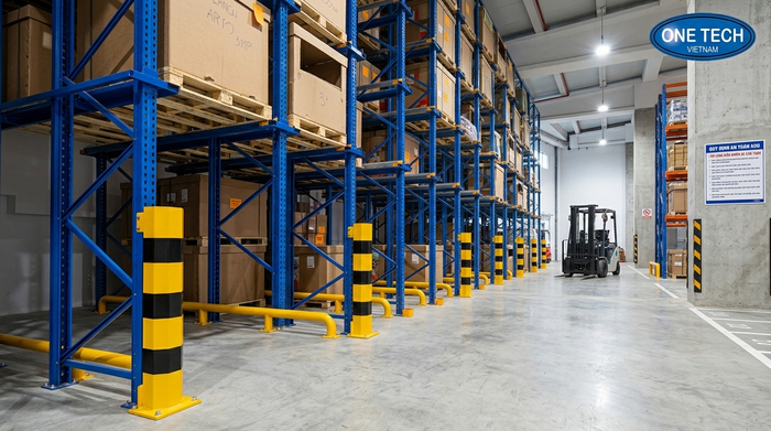 Bảo vệ chân kệ drive in giúp hạn chế va chạm xe nâng Bảo vệ chân kệ drive in giúp hạn chế va chạm xe nâng