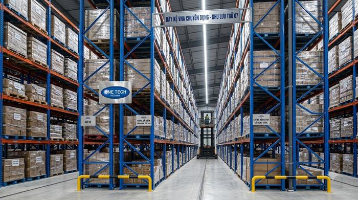 Kệ VNA lối đi hẹp cho kho logistics trần cao tại Ninh Bình